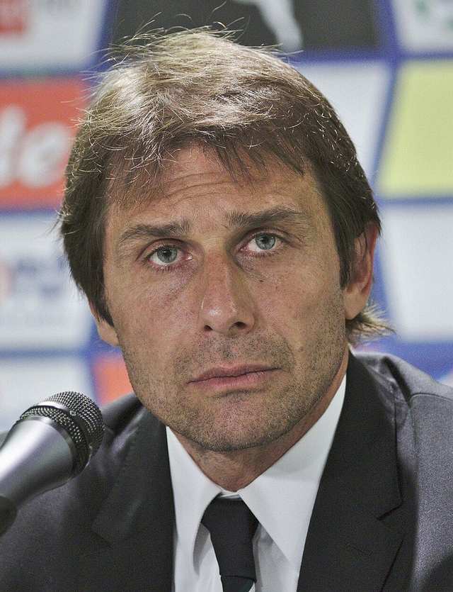 Antonio Conte at a press conference