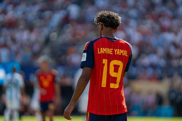 Lamine Yamal playing for Spain