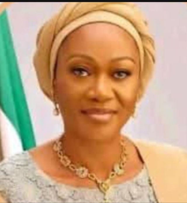 Remi Tinubu in a gold headtie