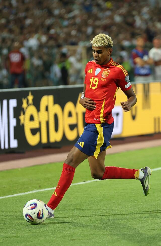 Lamine Yamal playing for Spain